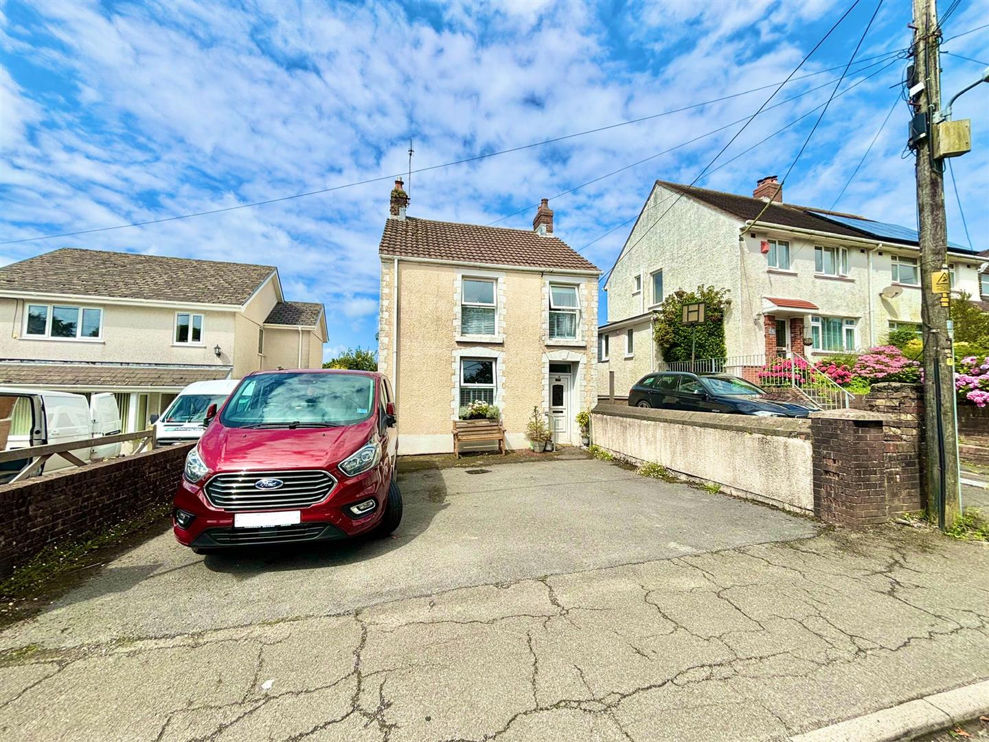 Gowerton Road, Three Crosses, Swansea, SA4 3PY